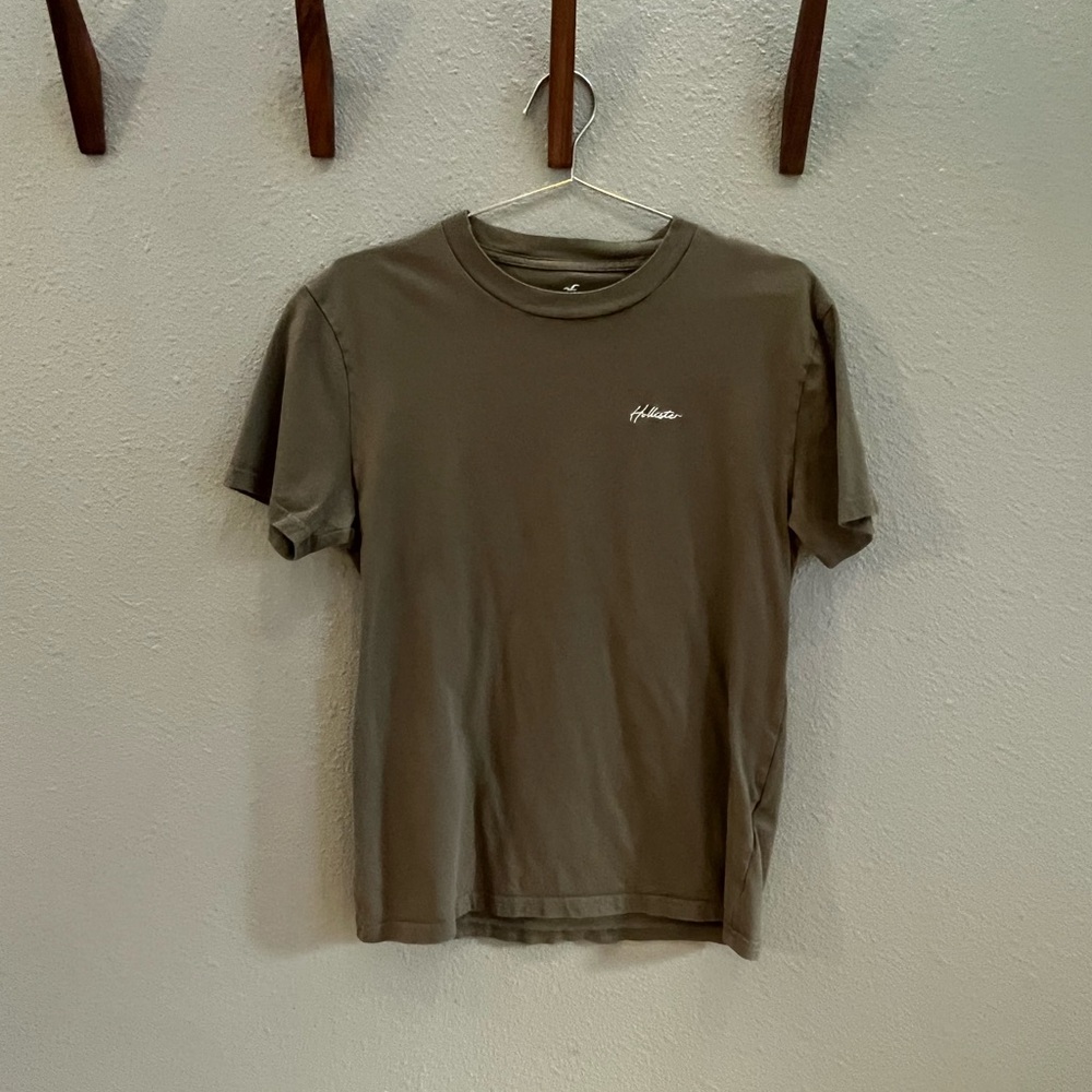 Hollister Men's Khaki Short Sleeve Tee